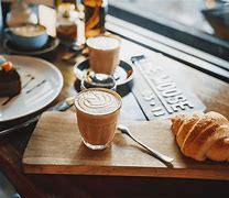 café
